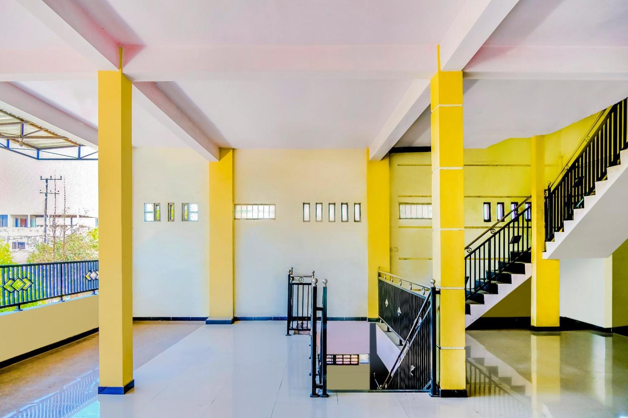 Super Oyo 1759 Family Residence Kediri  Exterior photo